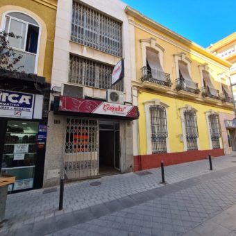 Se Alquila Local Comercial en Calle Juan Lirola