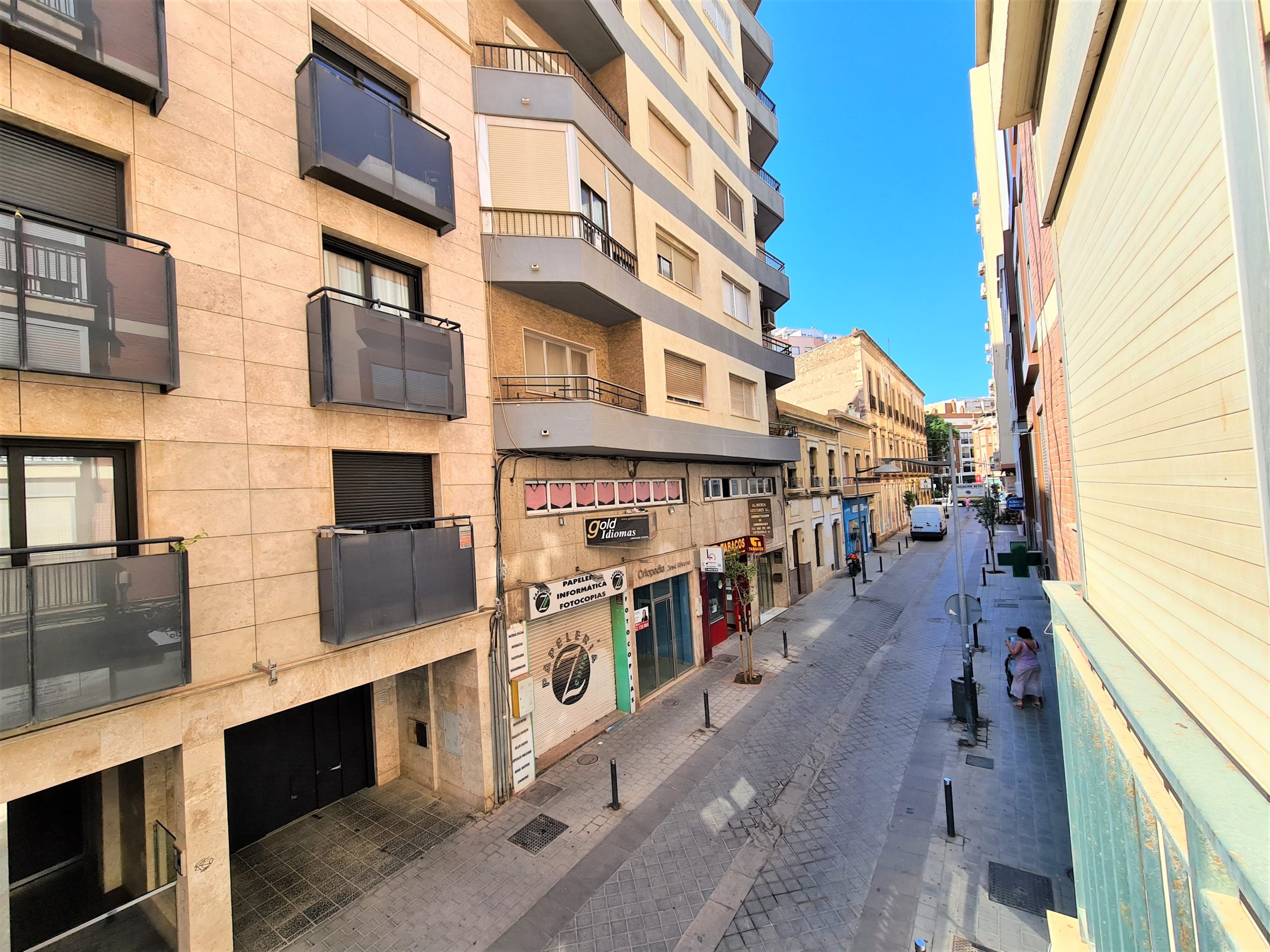 En venta gran piso en C/ Juan Lirola (Almería)