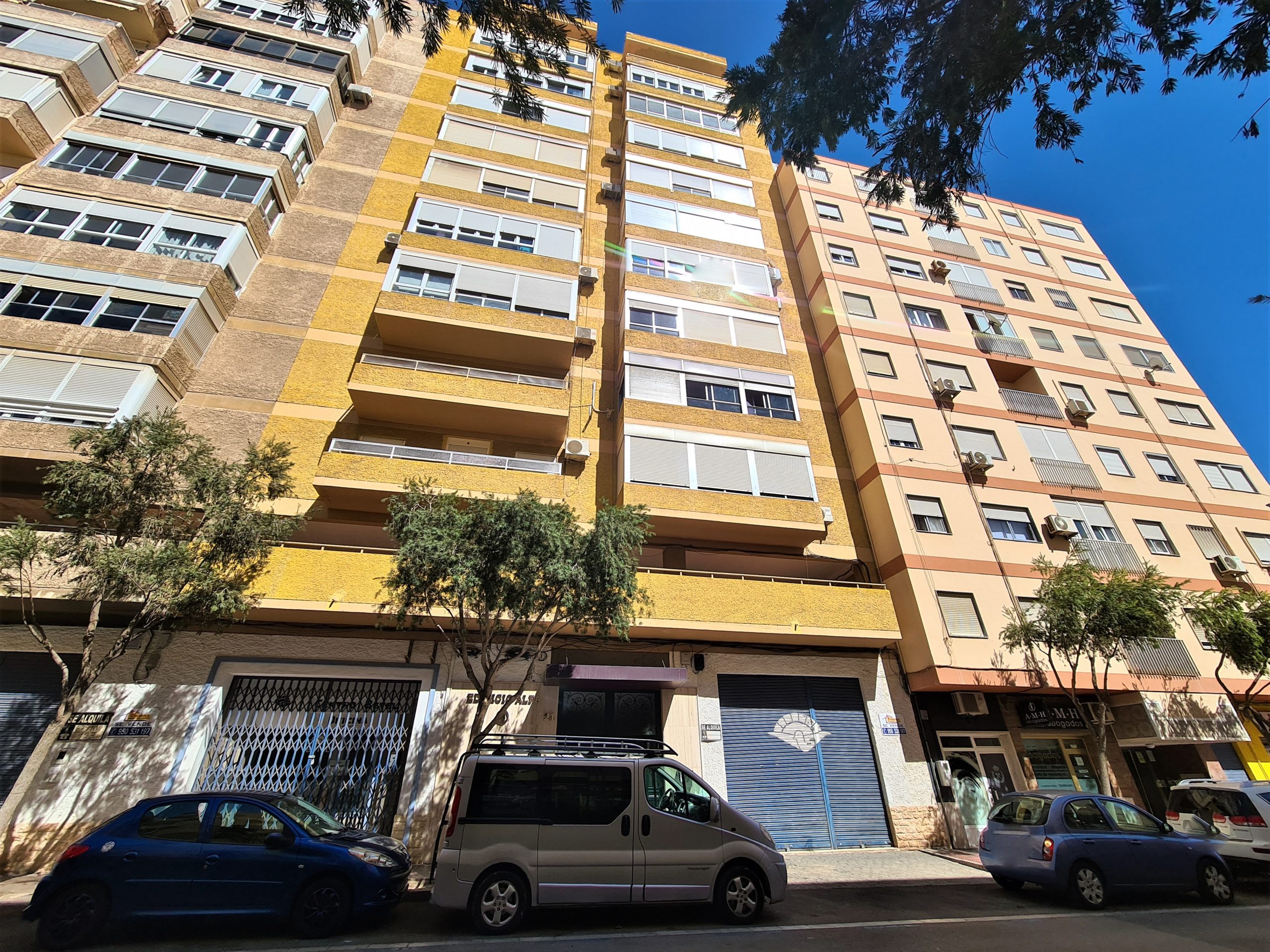 En venta piso reformado zona Altamira (Almería)